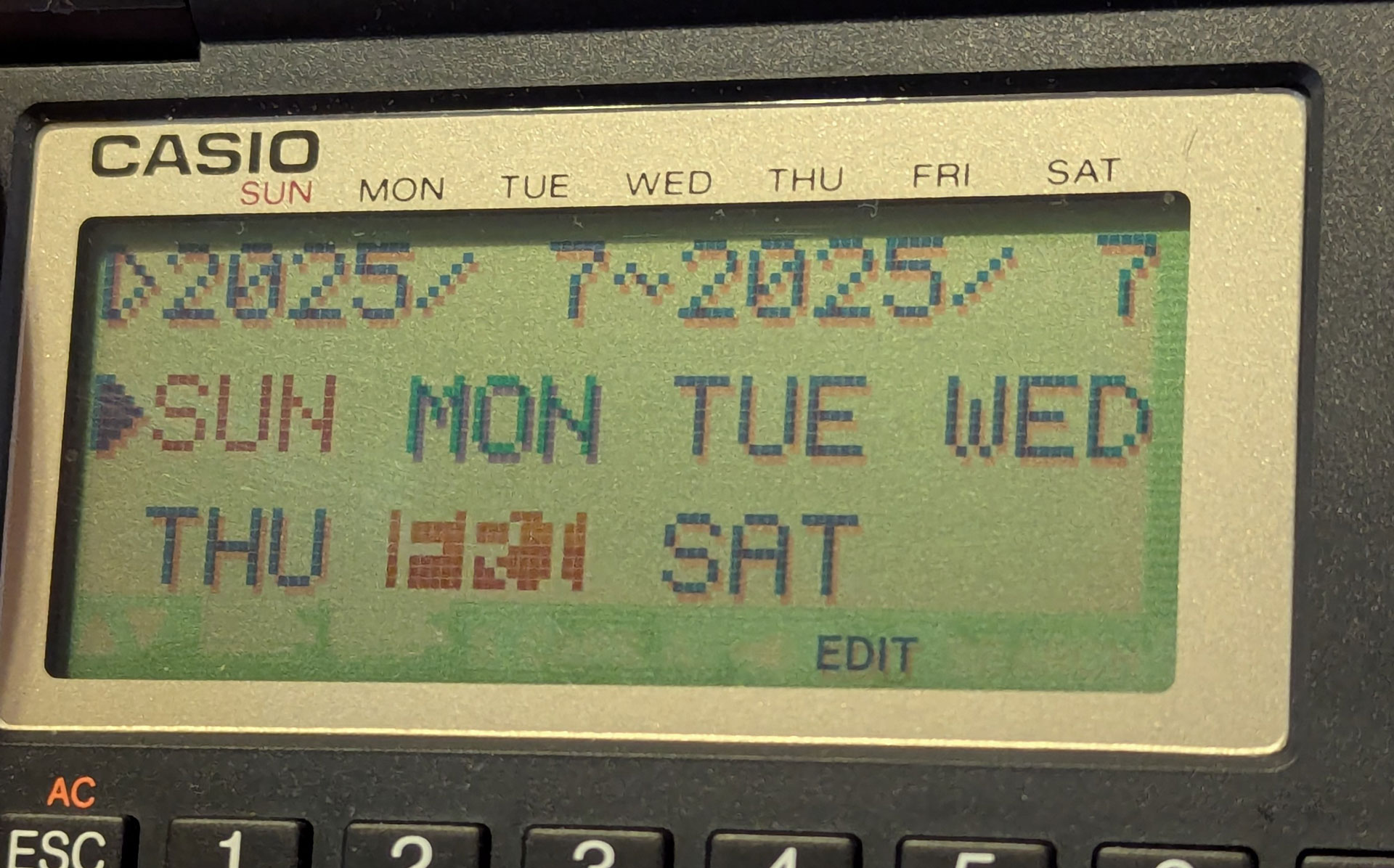 CSF-4950W's calendar coloring options